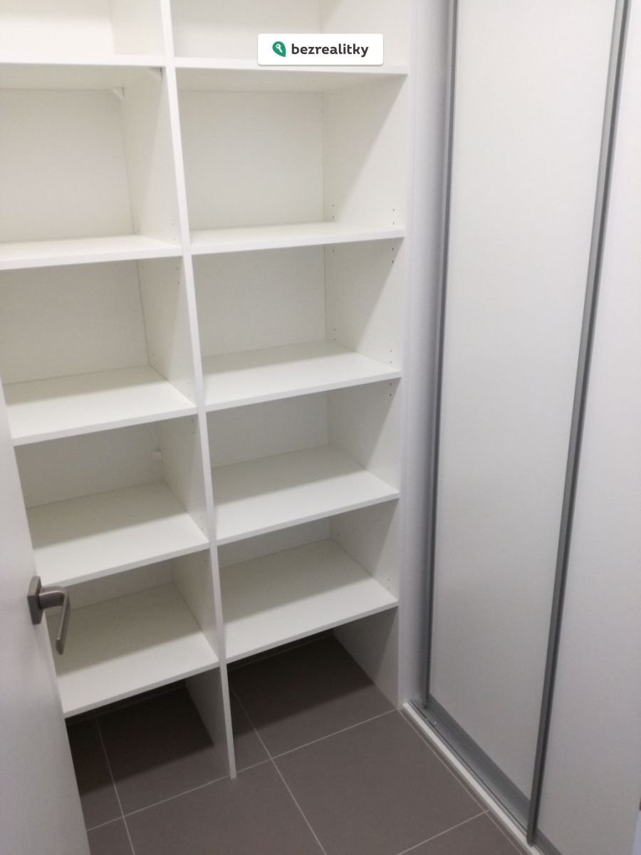 1762623414-yfcwffamxs-komora