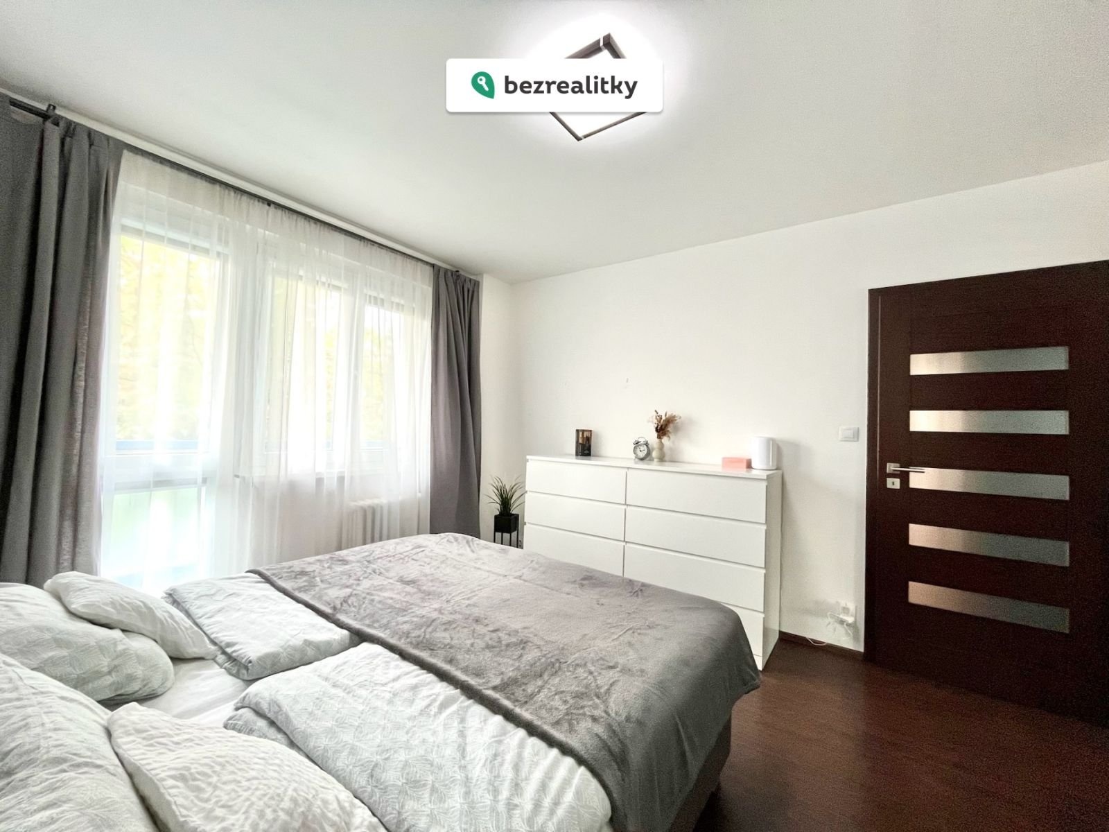 1761159376-qdzsudzlim-img-0404