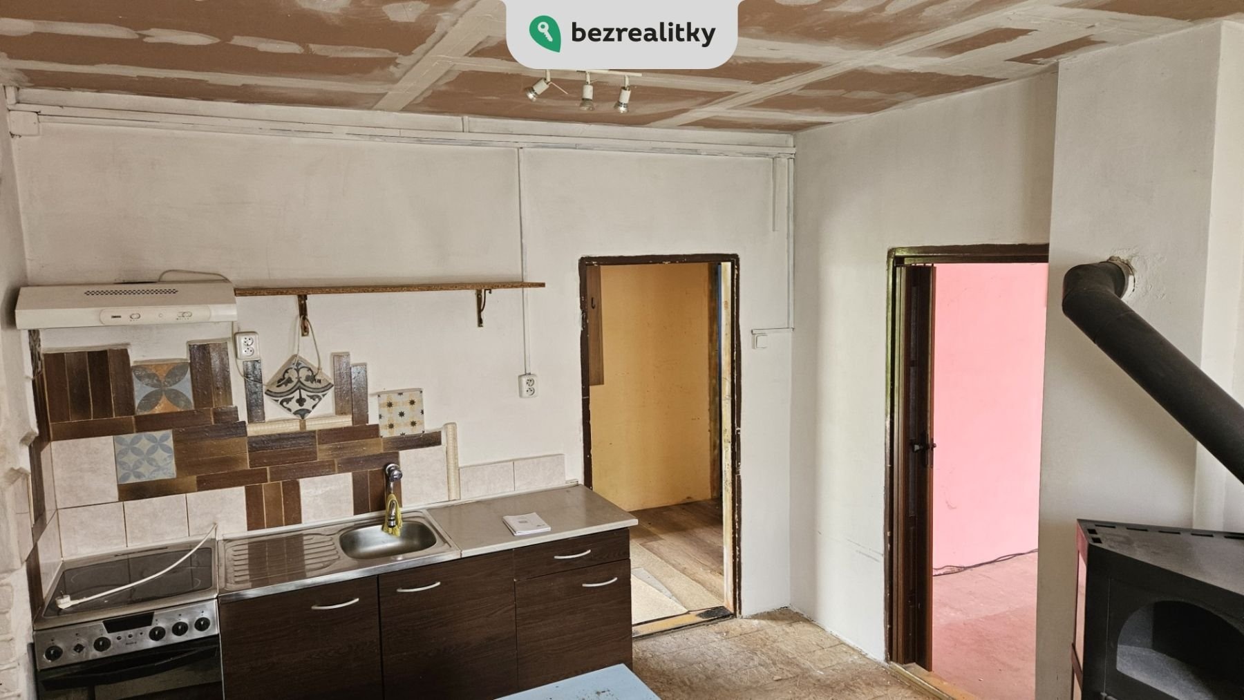 1747575791-cguidrsnaw-kitchen