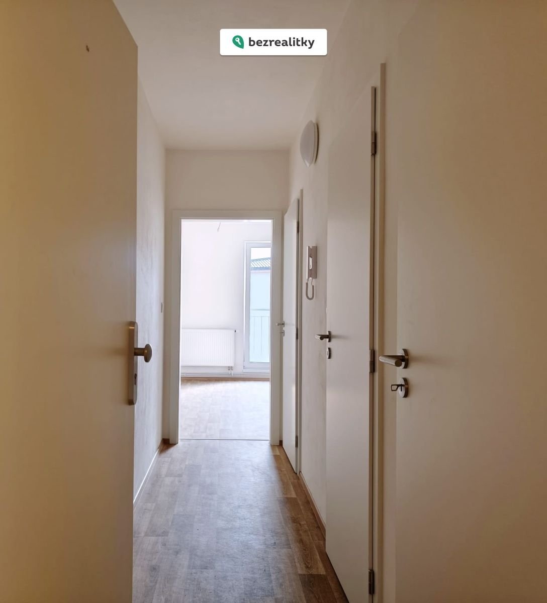 1762349756-nmfqvznpai-obr-c3-a1zek-whatsapp-2c-202