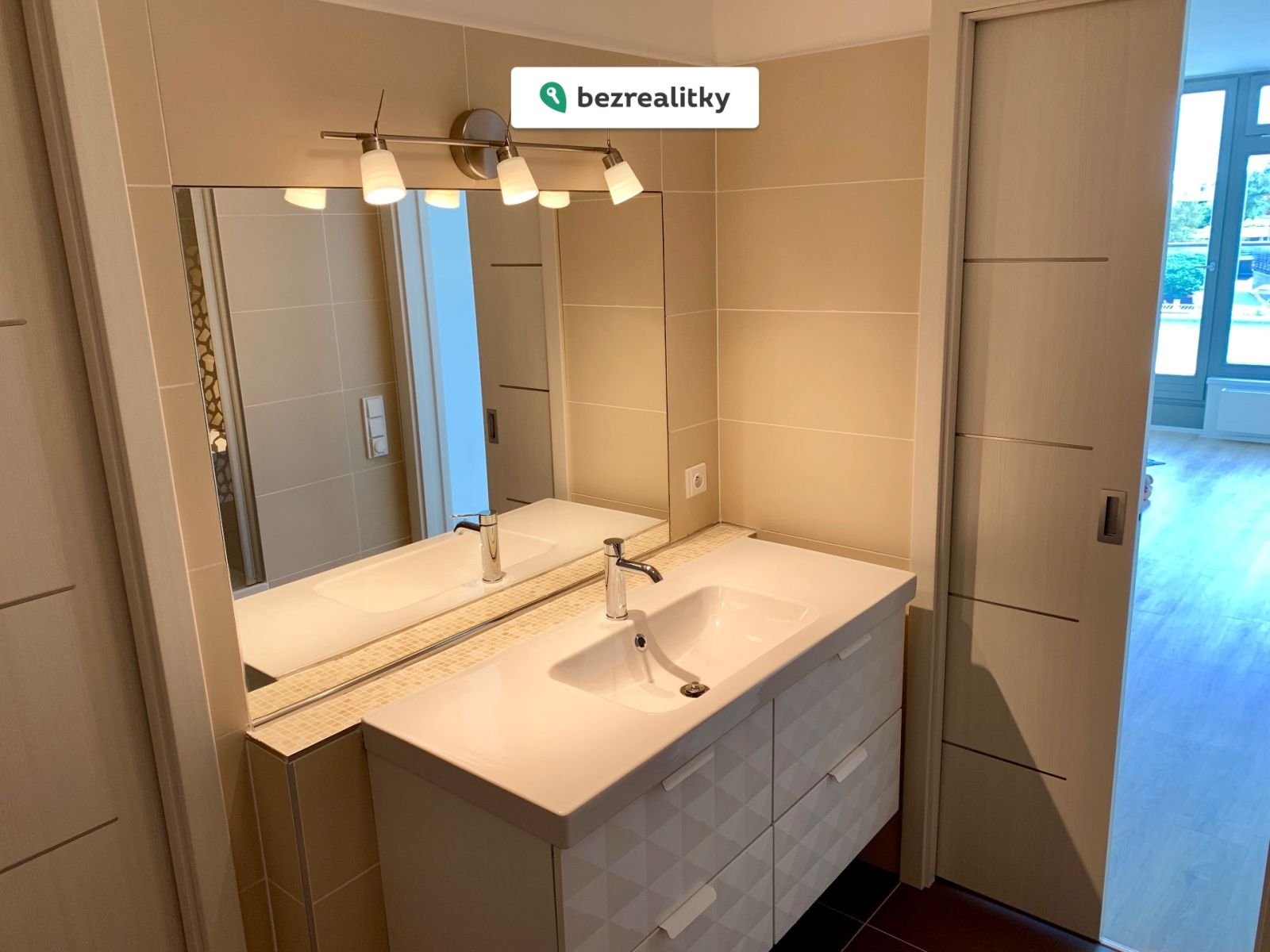 1761896005-yntxwfqsel-img-8828