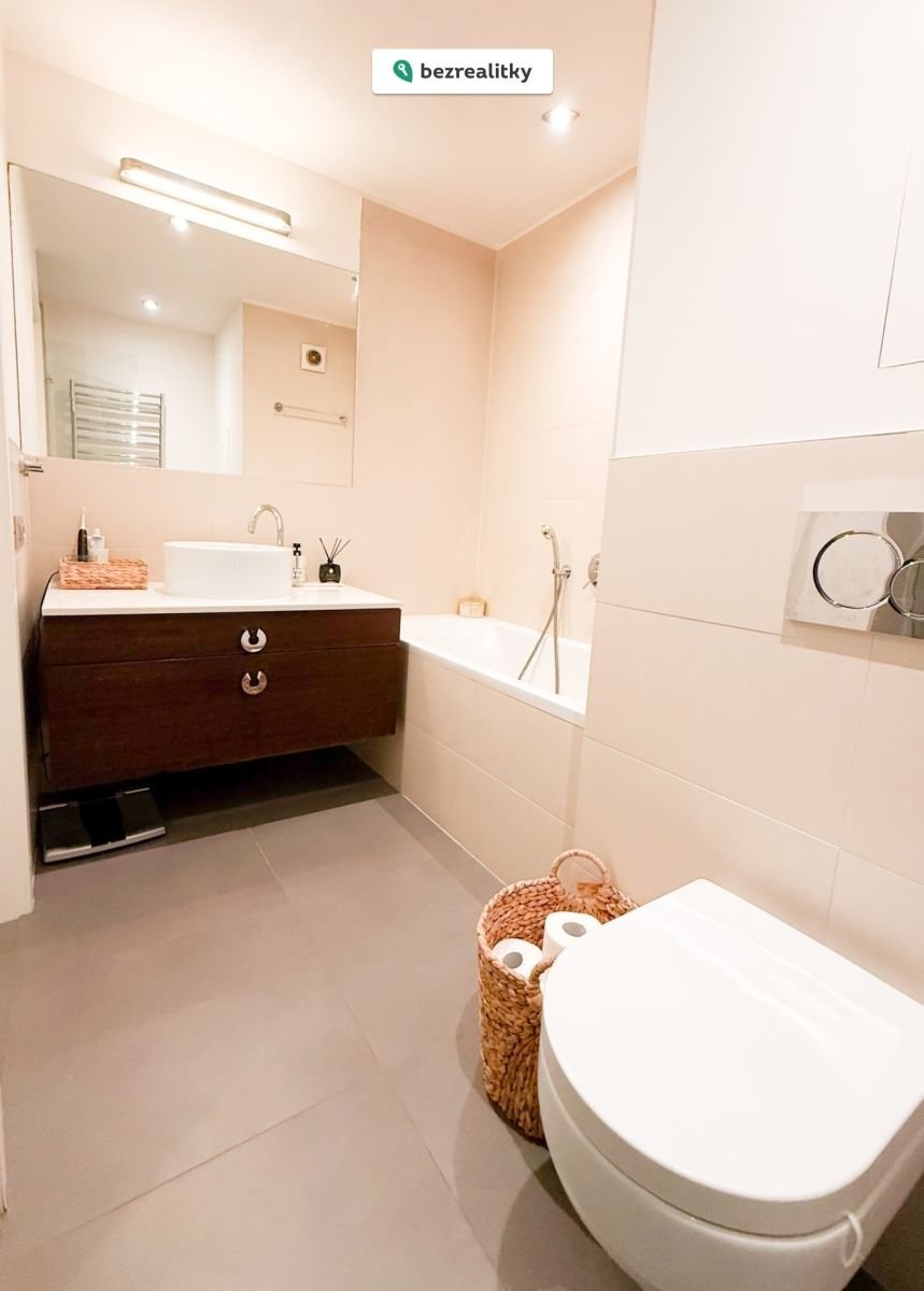 1764542629-nkakbrlhee-11