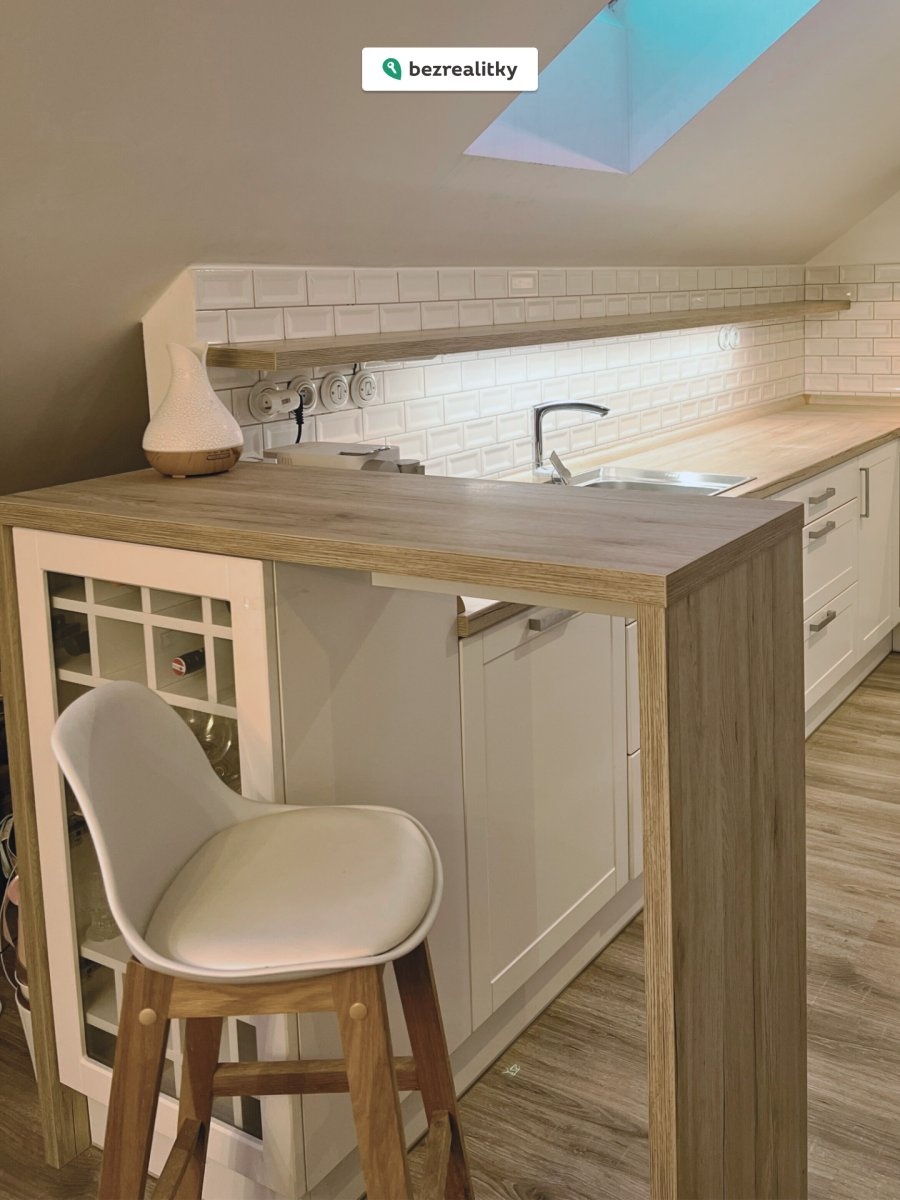 1770390054-gqfpyqllet-n-c3-a1vrh-bez-n-c3-a1zvu-28