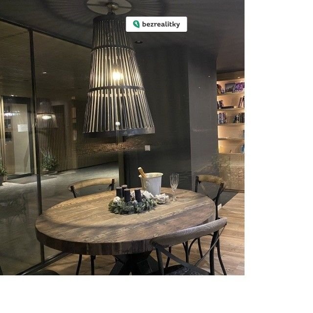 1746796247-qgnnqlgwjq-lobby