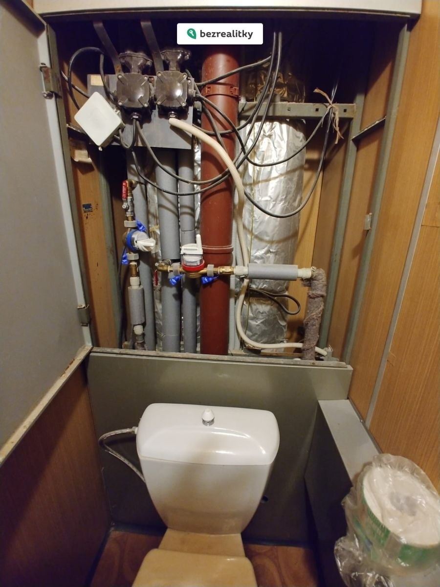 1763042626-uahrbpoxnn-wc-a-stoupacky