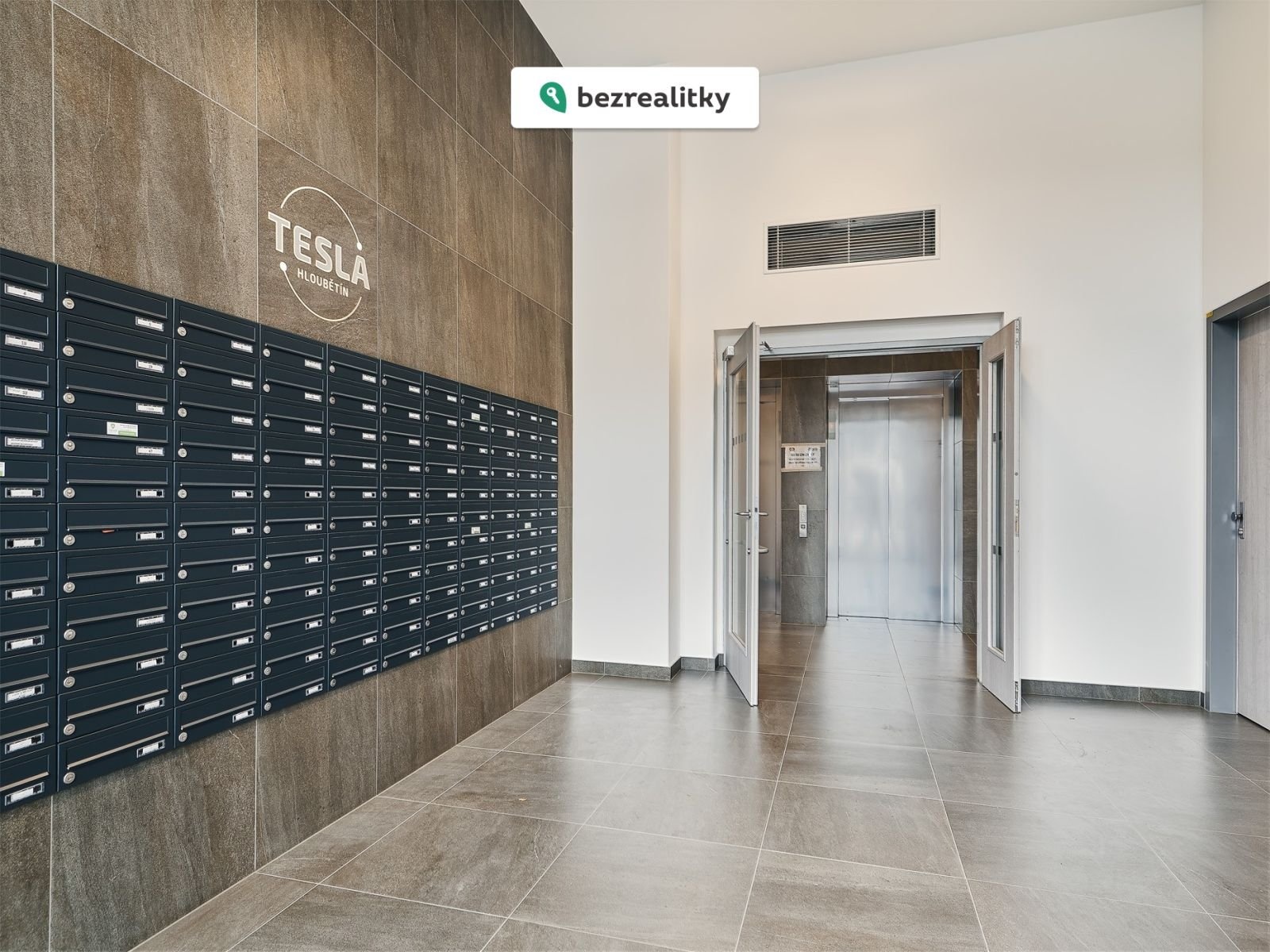 1763629244-qdlloakaye-podebradska-09-m