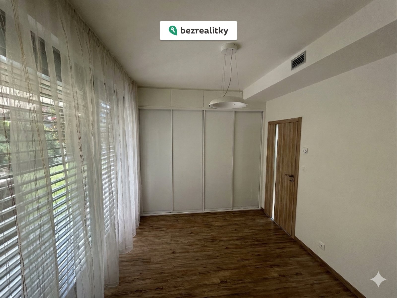 1776168454-jwgbakyrzo-prostr-cc-8cedni-cc-81-pokoj