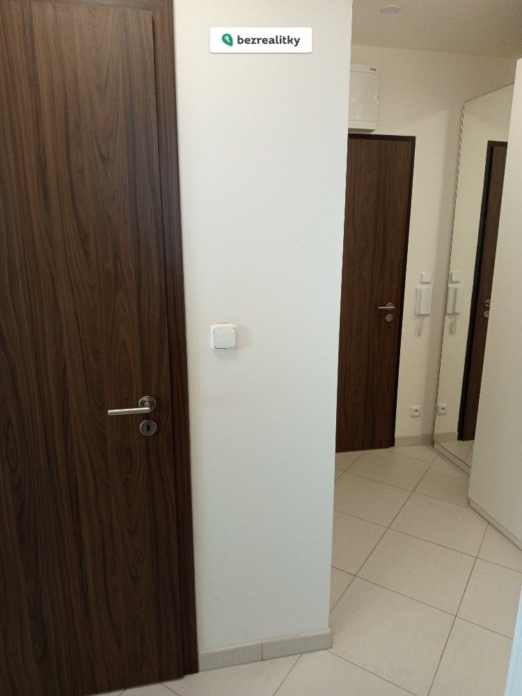 1760276229-qkwtqwfzsn-img-20250920-150315