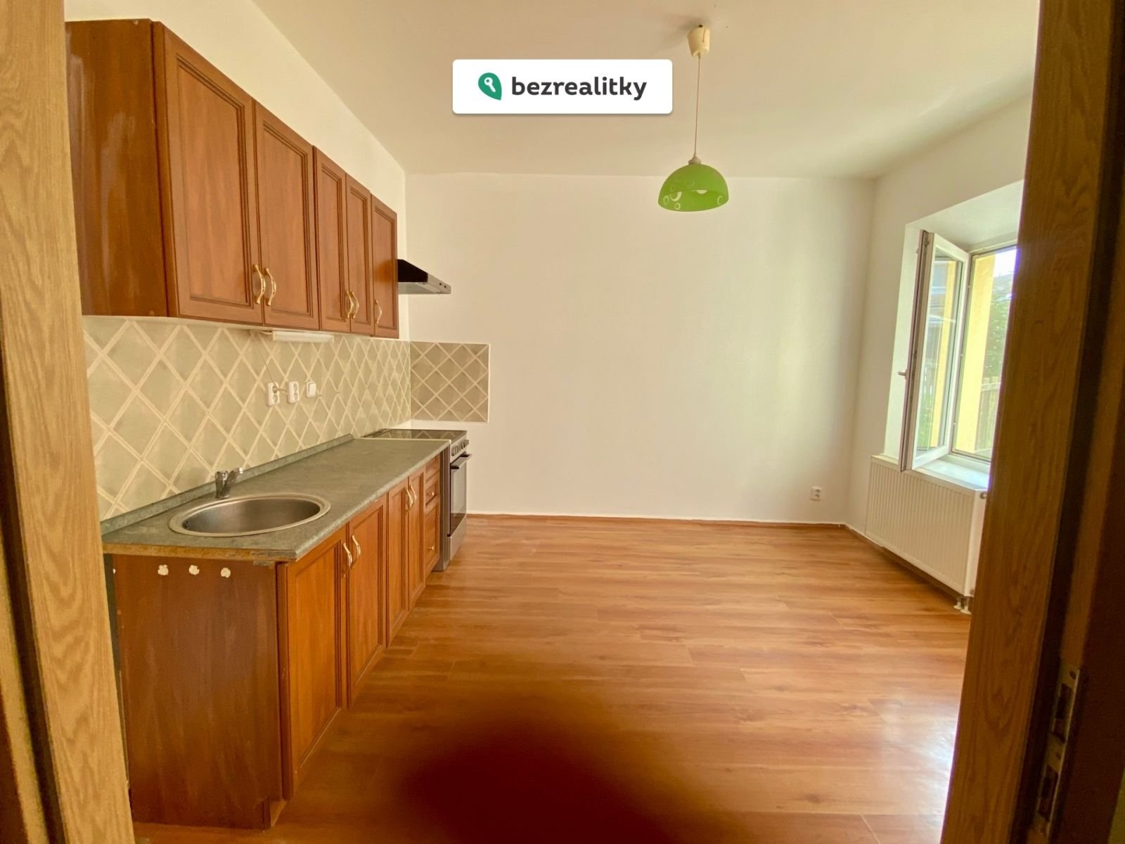 1760989007-qhrbdulzne-7-kuchyn-cc-8csky-cc-81-kout-1