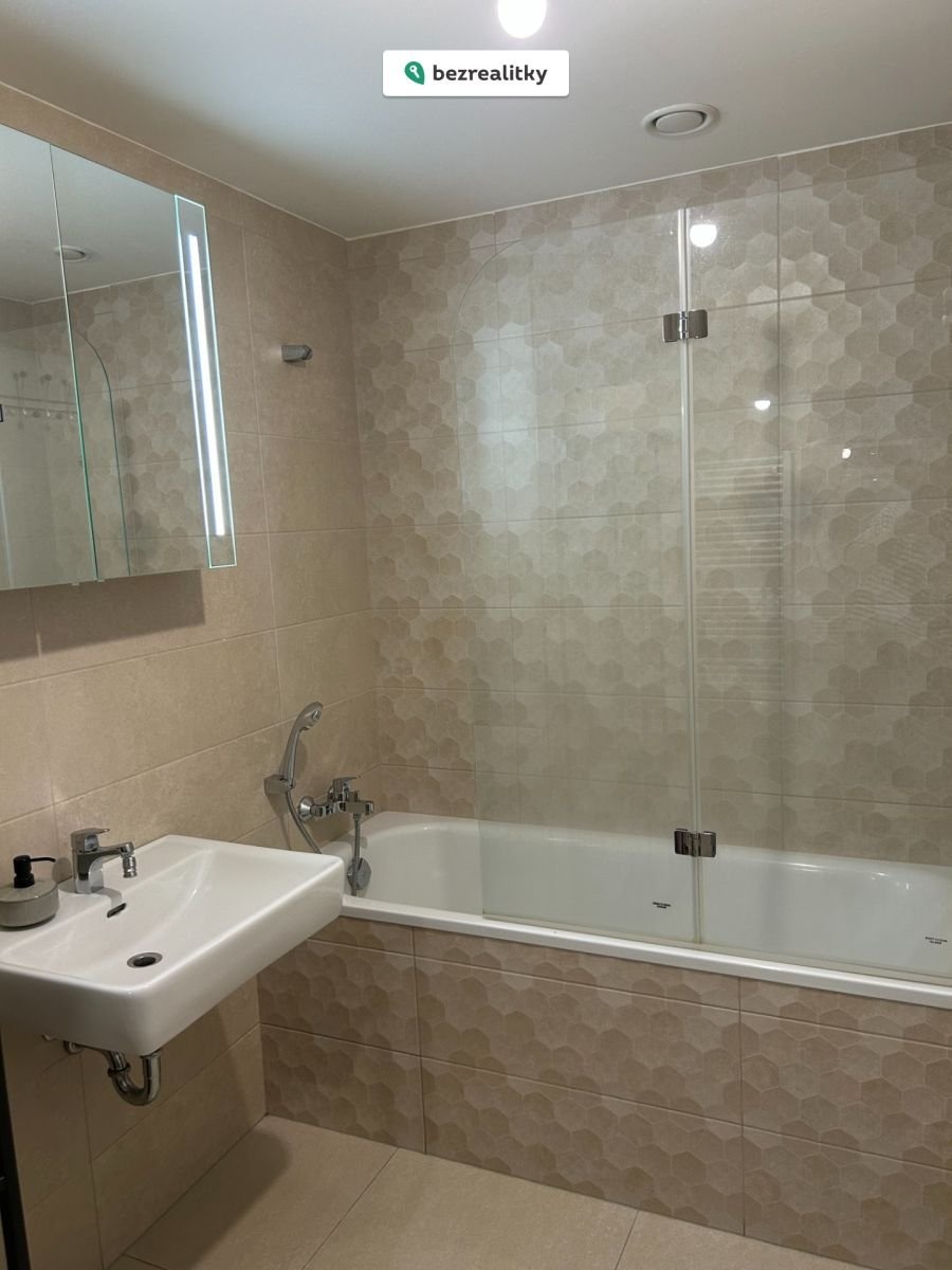 1763315329-egvjwtyhrm-img-5466