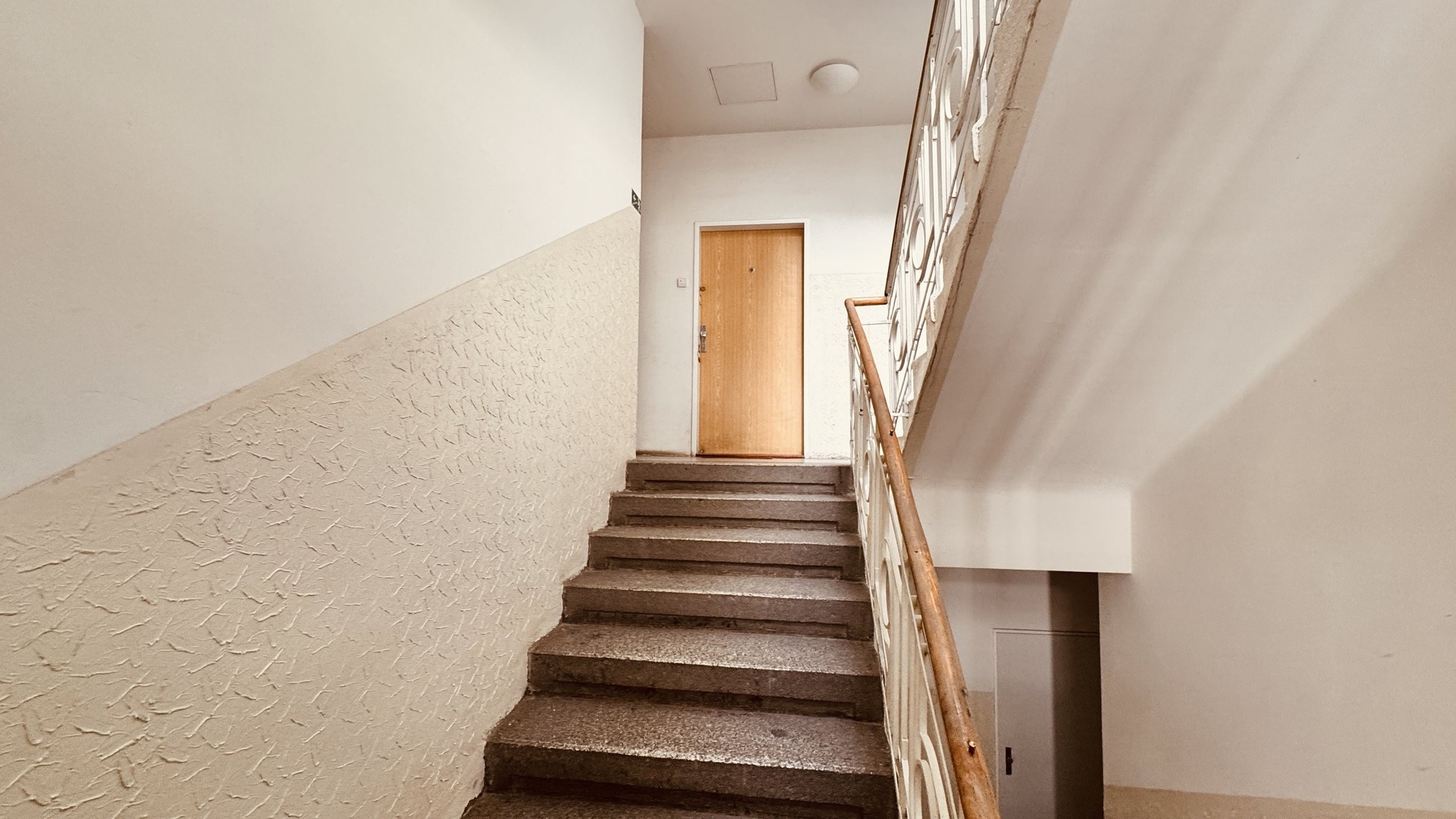 47AE35BF-0862-4CB9-BCF0-DA6A729176A5_1_201_a