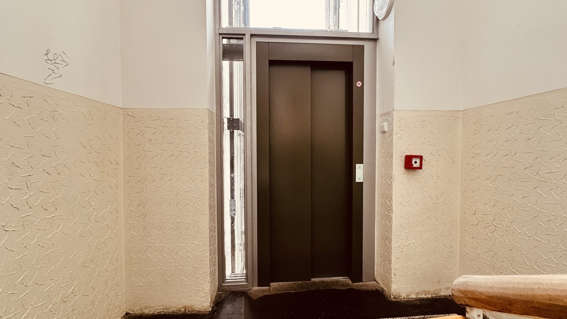 83B5139E-D175-470C-88CB-A3A16771CCF2_1_201_a