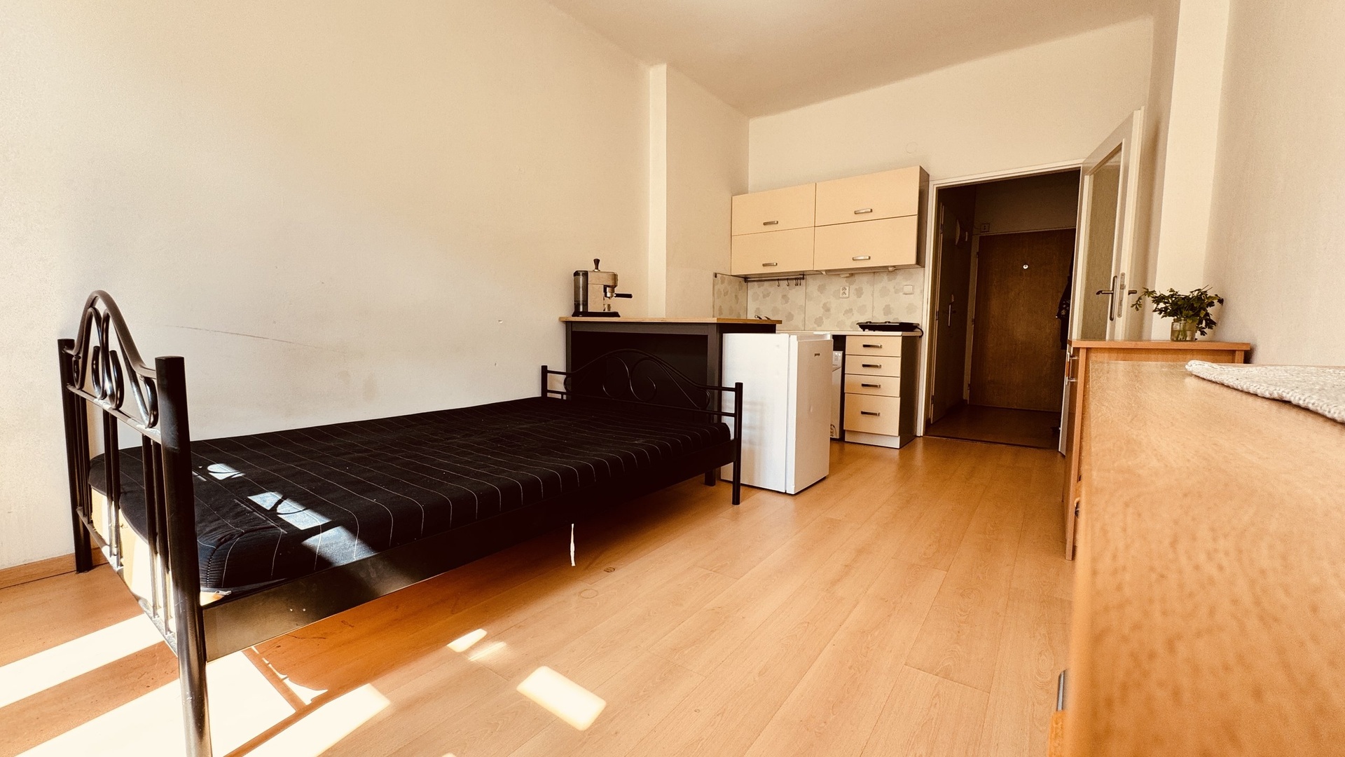 1F9D0C17-2C4F-4A14-A0FA-0B52D402BE46_1_201_a