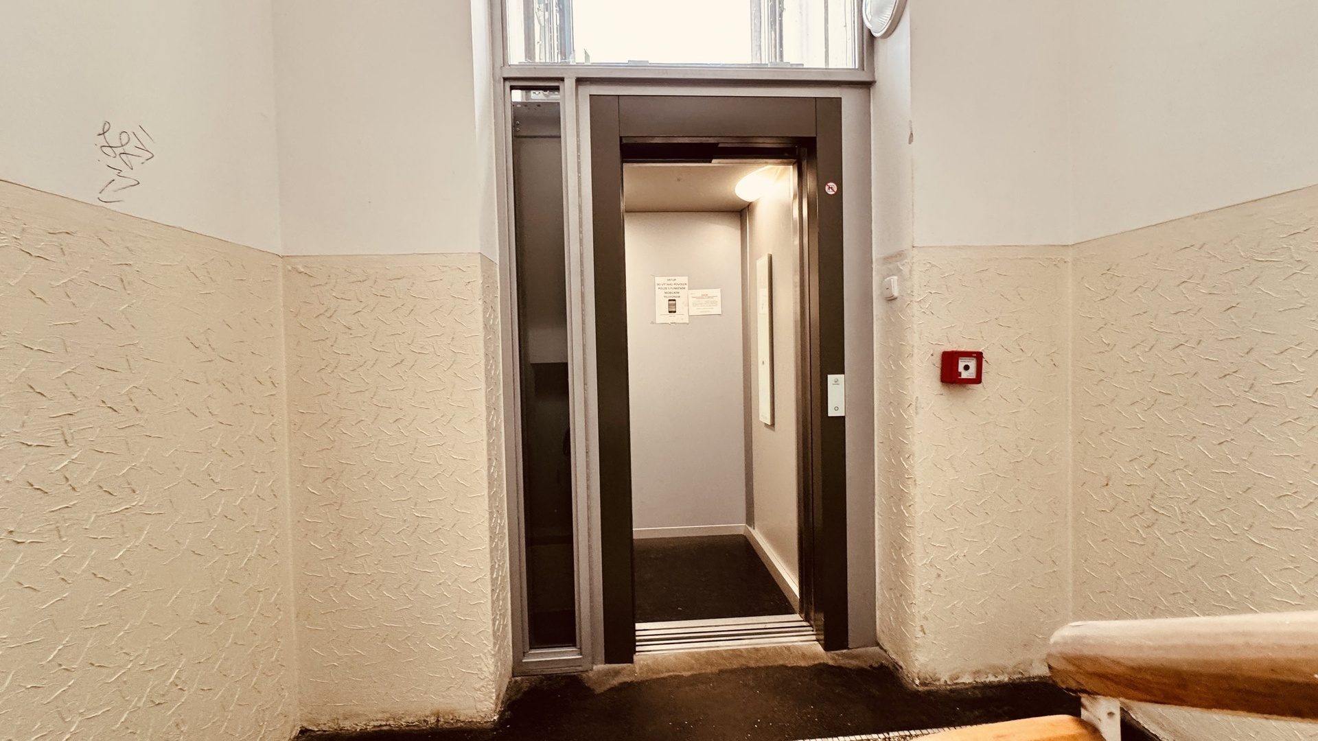 A2318AEC-2C9D-4D15-A413-121821D9BED7_1_201_a