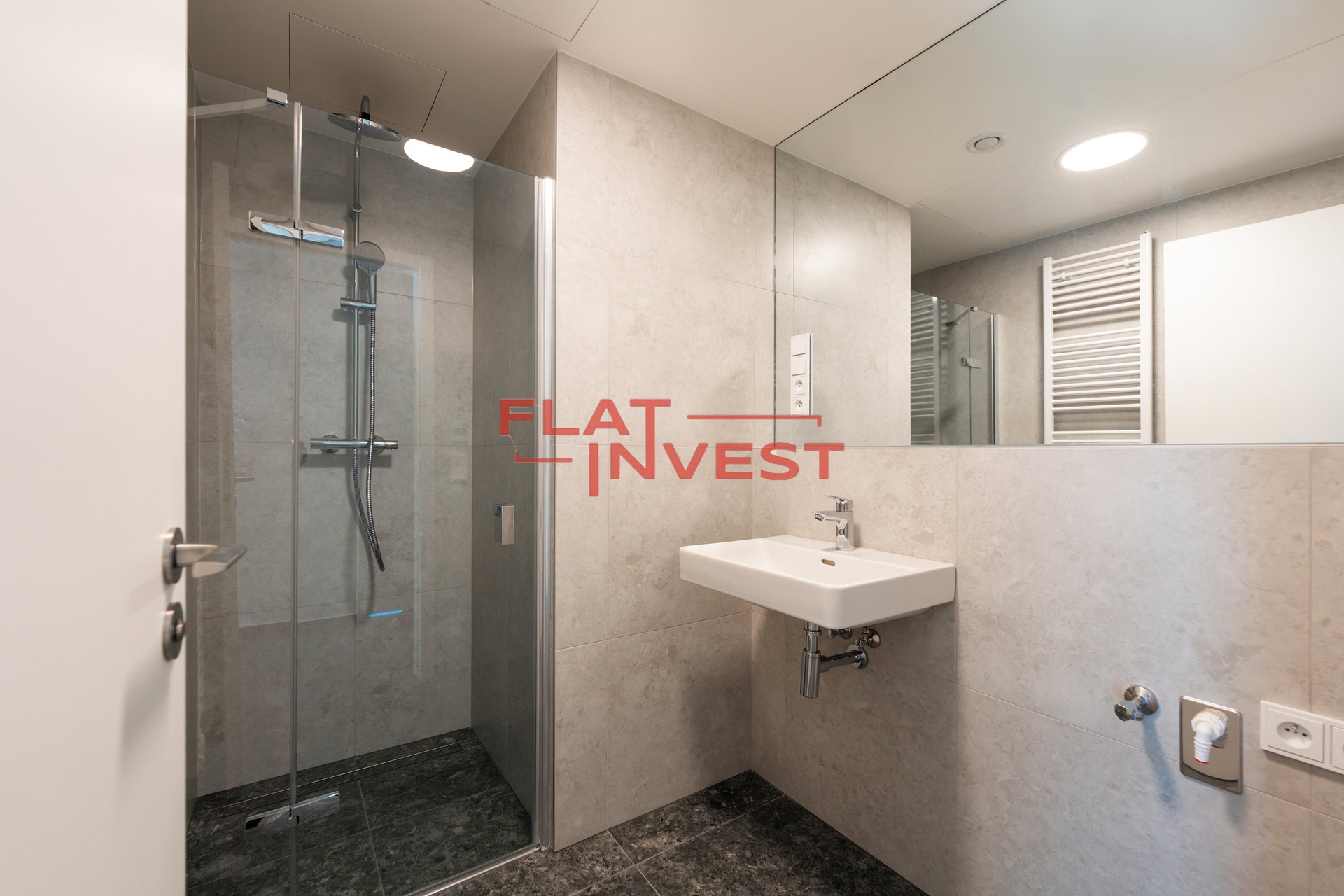 Koupelna se sprchovým koutem 1