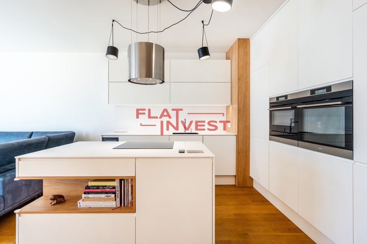 Kuchyňský kout s ostrůvkem 1