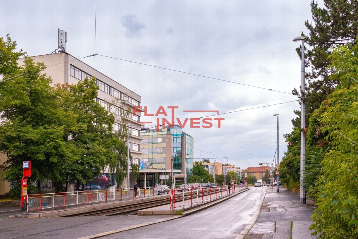Budova z pohledu ulice