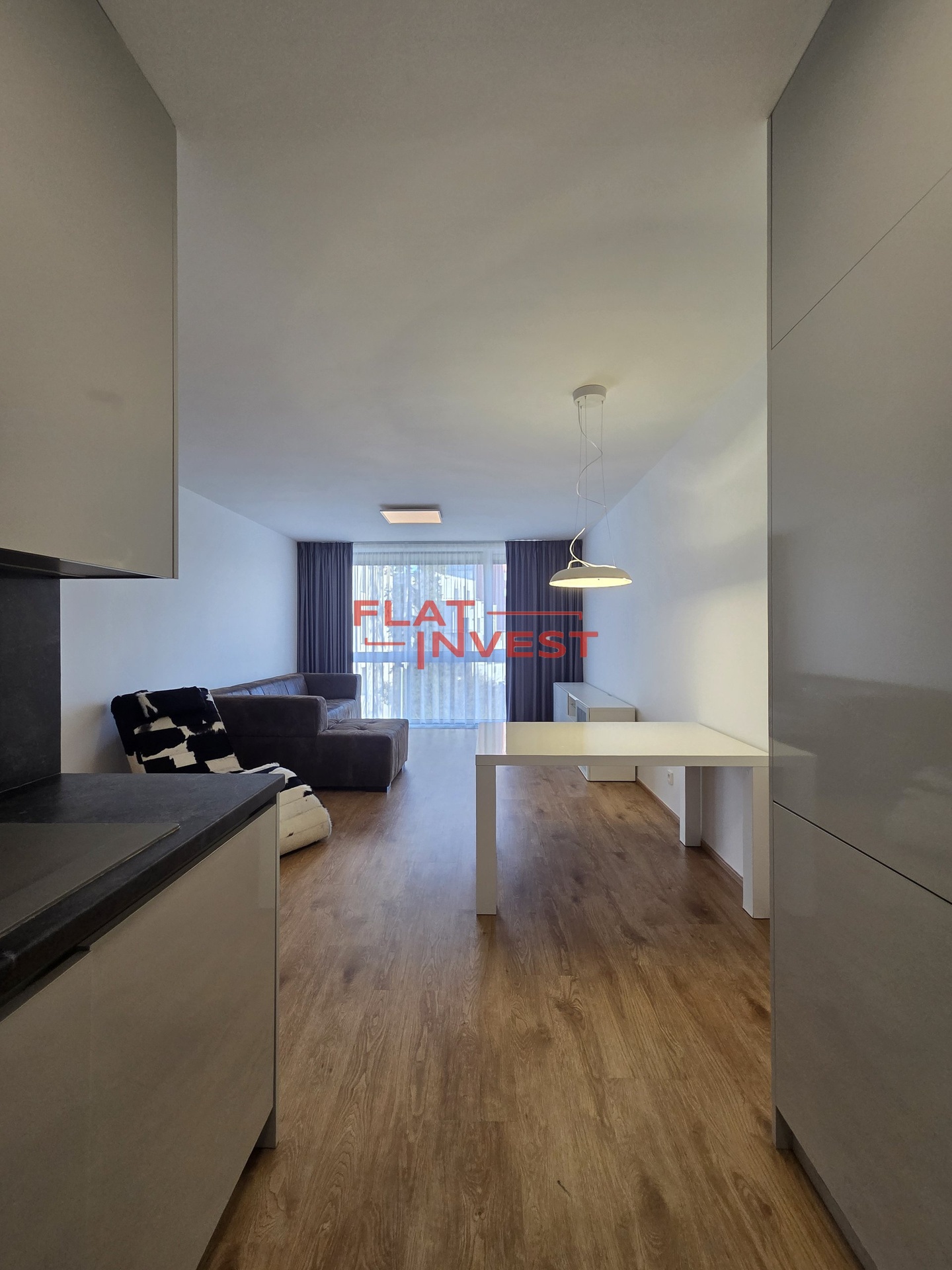 Obývací pokoj s kuchyňským koutem 7