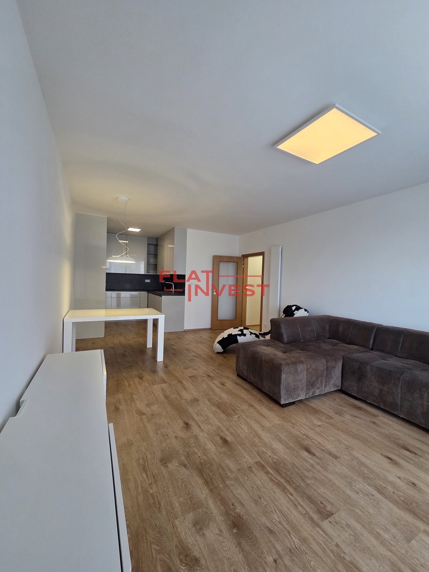 Obývací pokoj s kuchyňským koutem 4