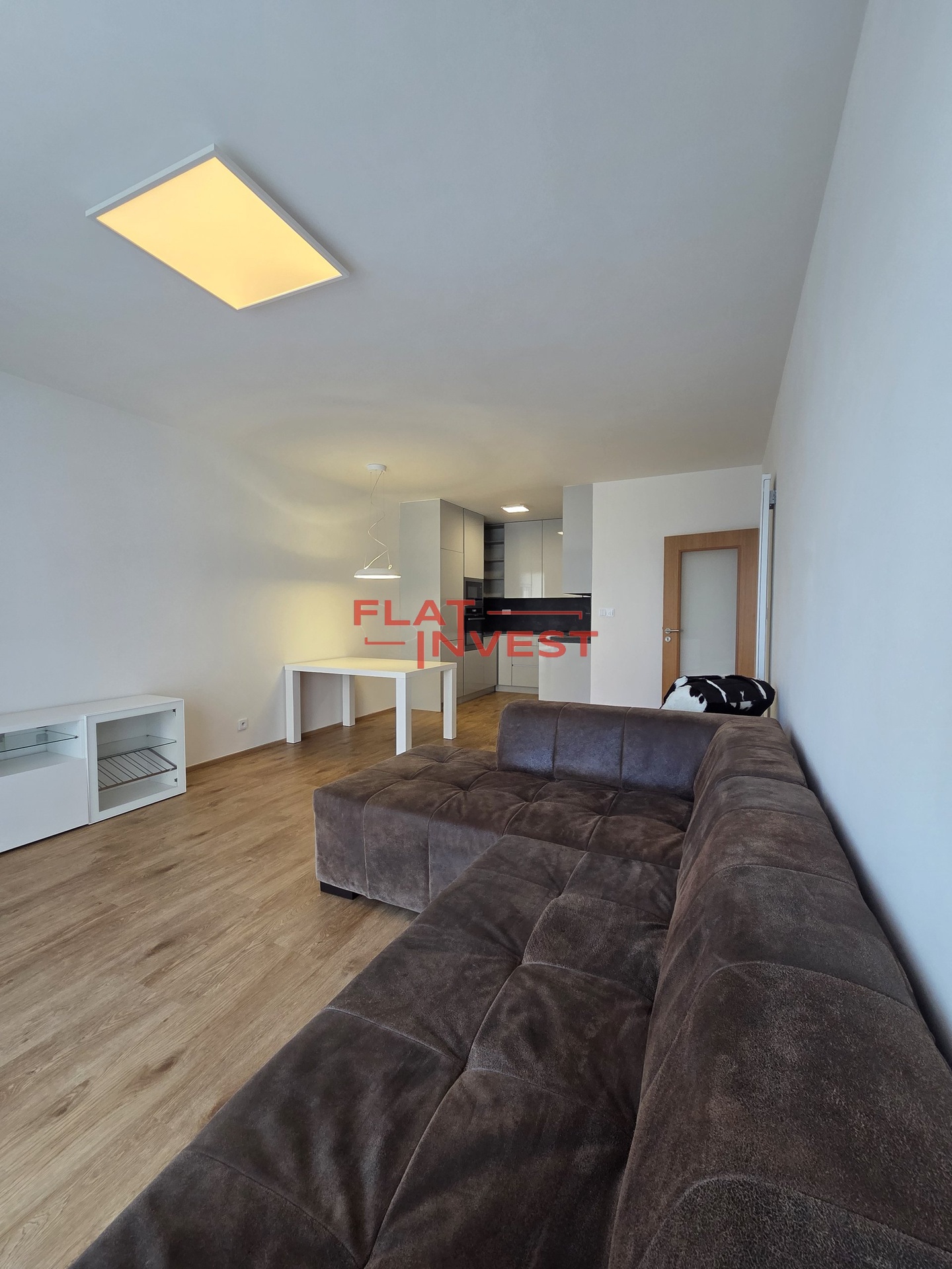 Obývací pokoj s kuchyňským koutem 5