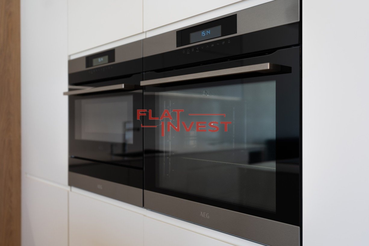 Detail trouba a mikrovlnná trouba