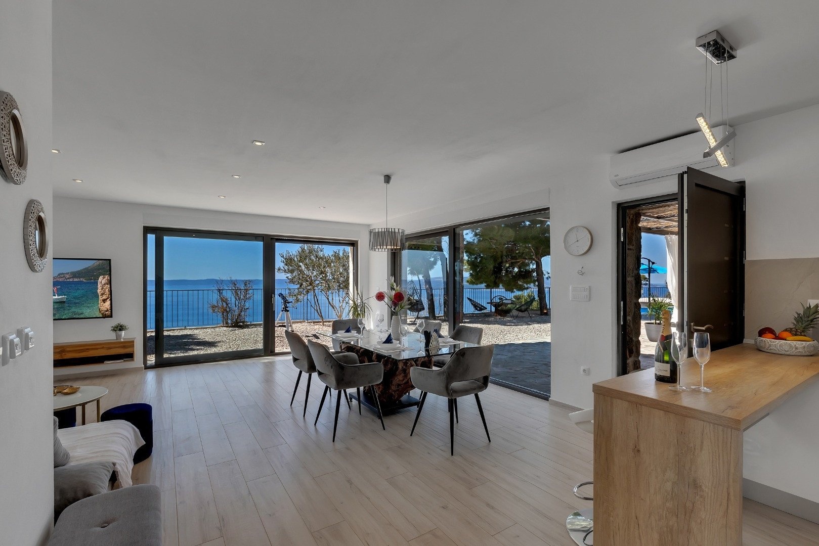 7aafabec-1190-4dd5-9770-80a3b14e16e1-1