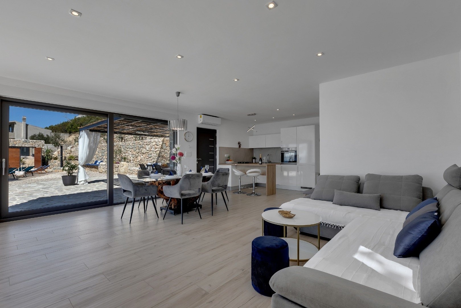 32a772c4-a53e-4436-b9da-9d92de6617fc