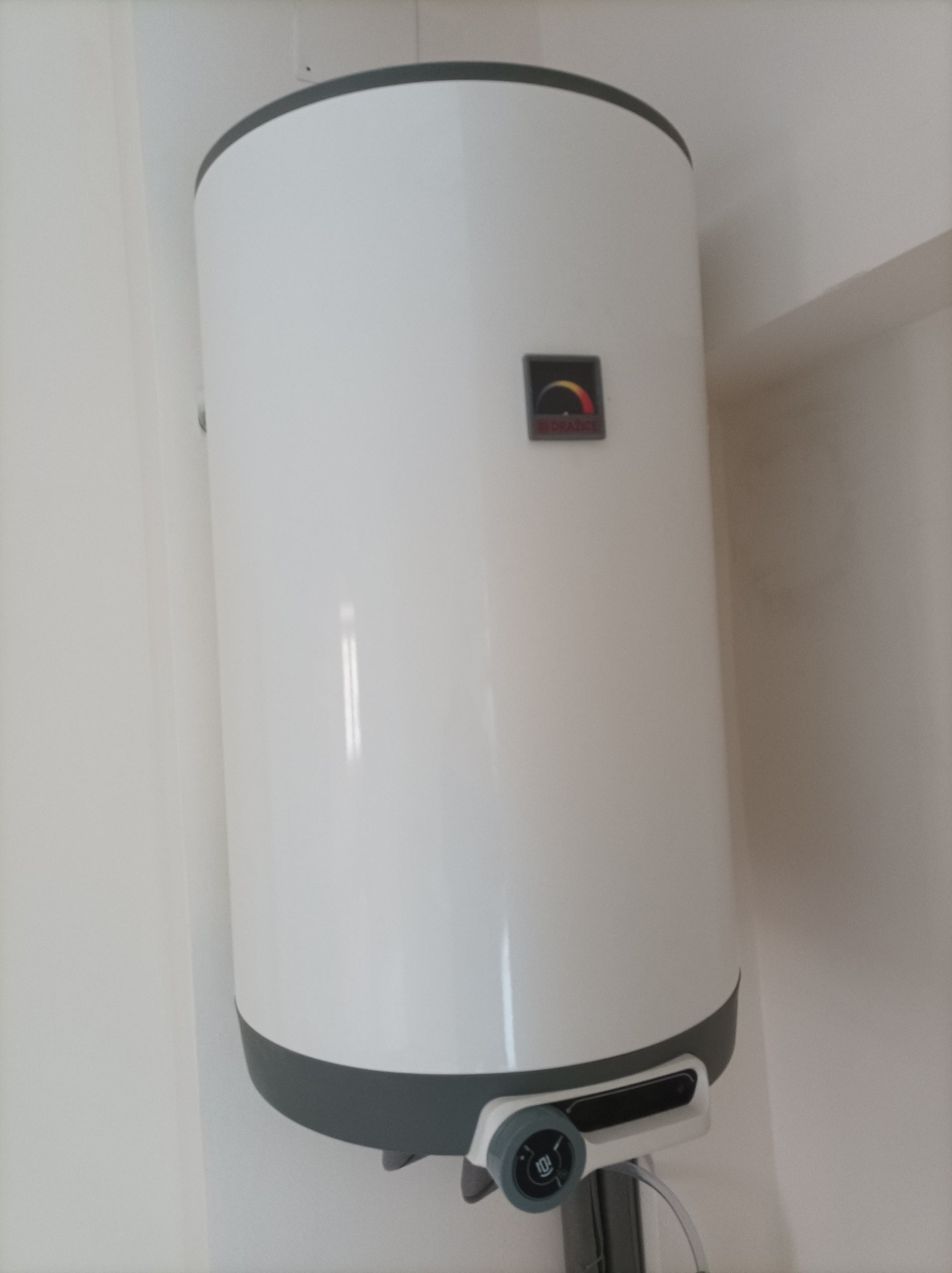 15 Zar?izovaci? pr?edme?t - el. boiler