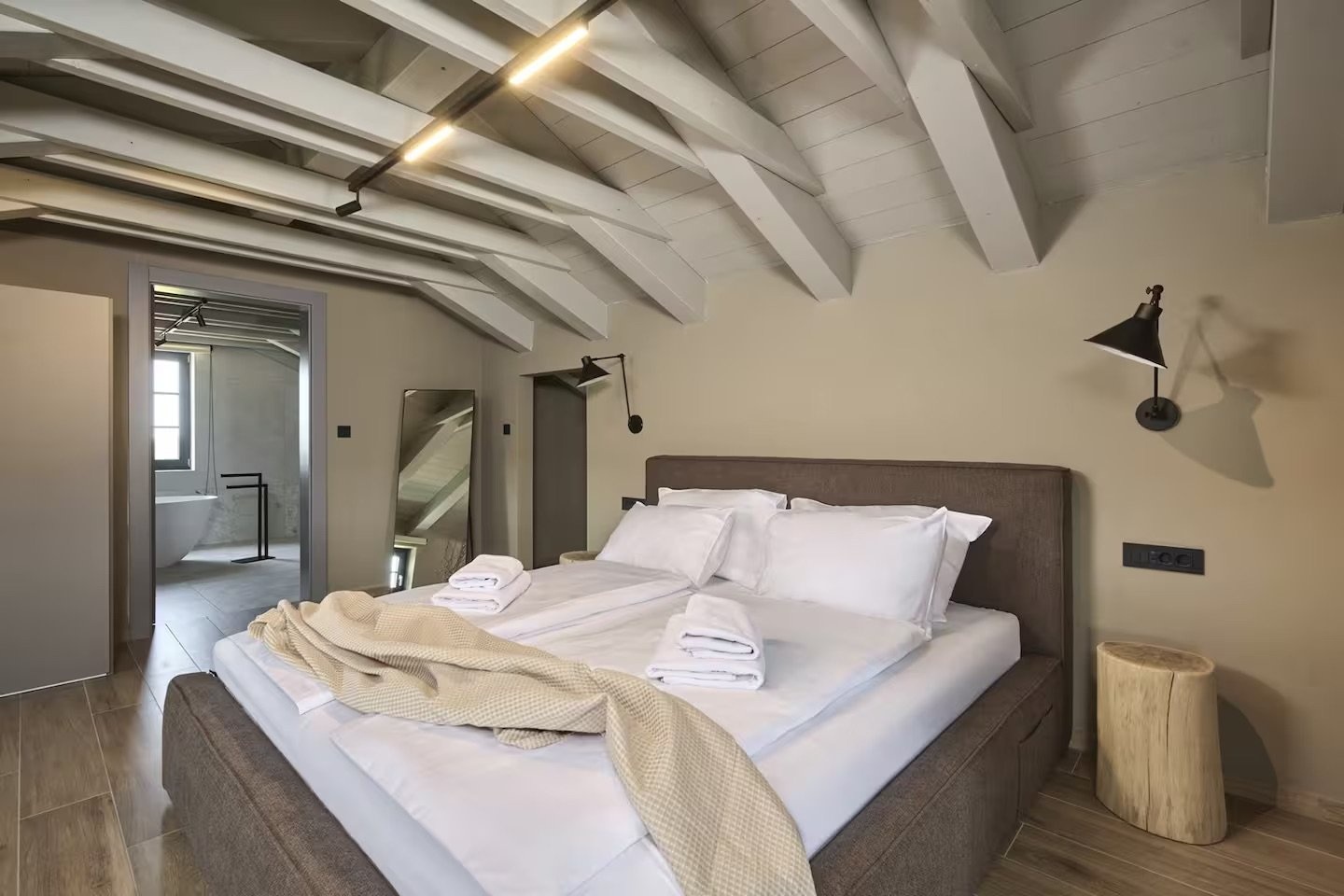 081a5de2-6661-4337-9233-31d738b1bd77