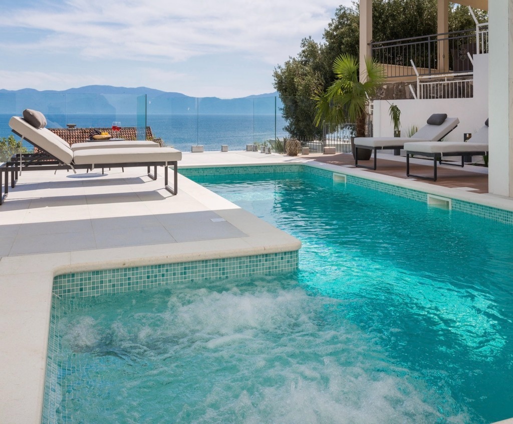 luxury-villa-tranquility-podaca-with-pool-by-the-s