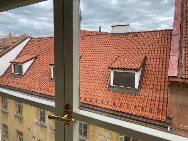 vy?hled z kuchyne? a pokoje (1)
