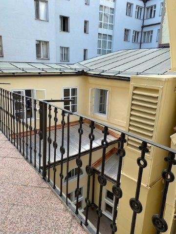 pohled do vnitrobloku z pokoje 3