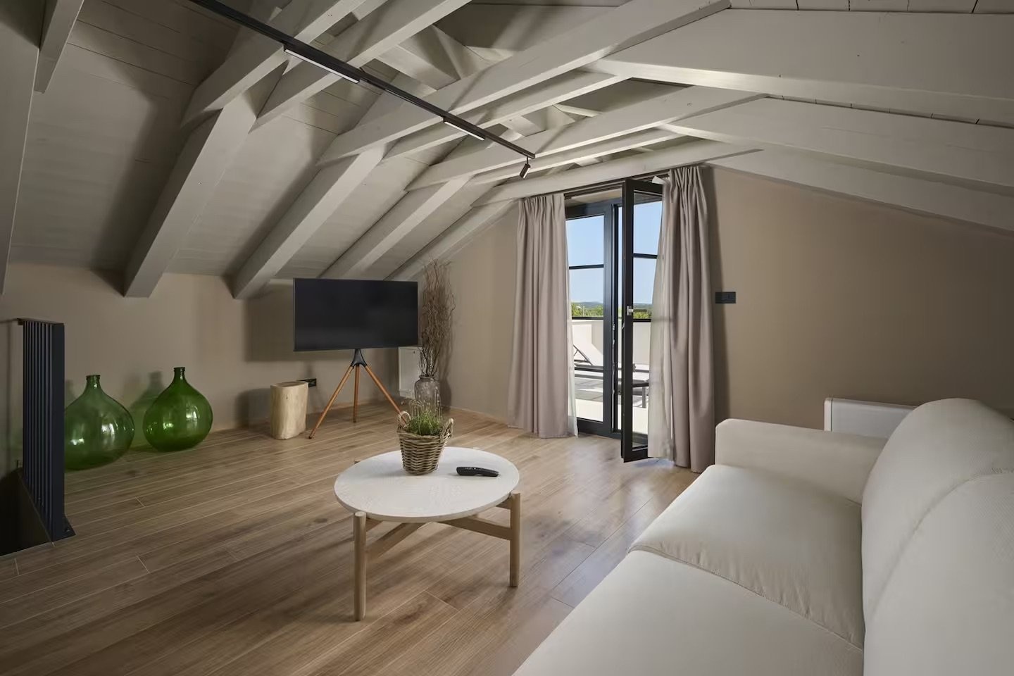 7ff48db6-75a9-45a2-ac17-933f6026ddab