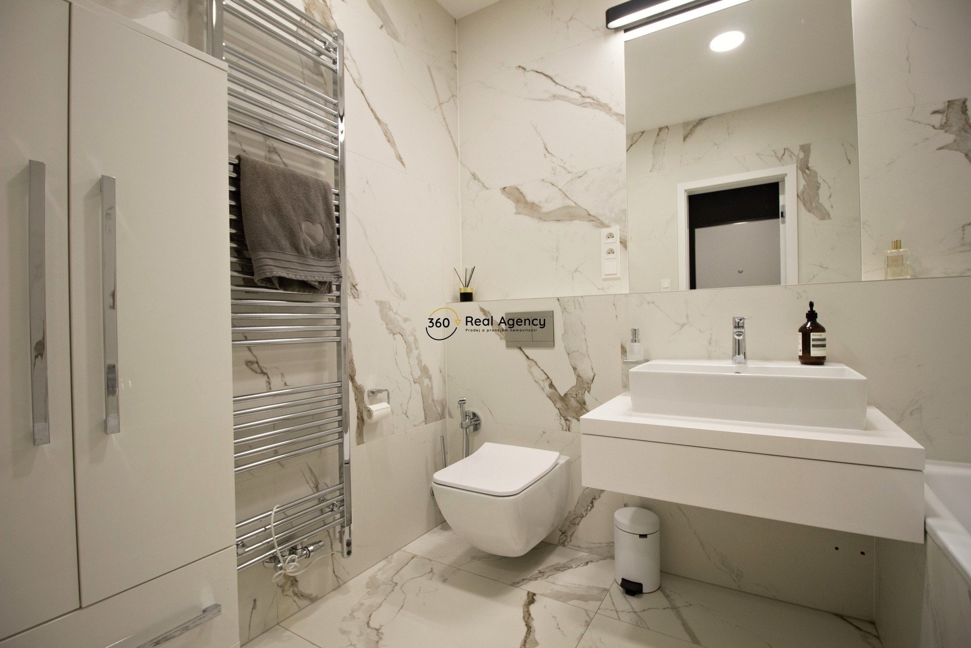 8945E33F-6311-433C-A0BD-17A9CDDE82D7