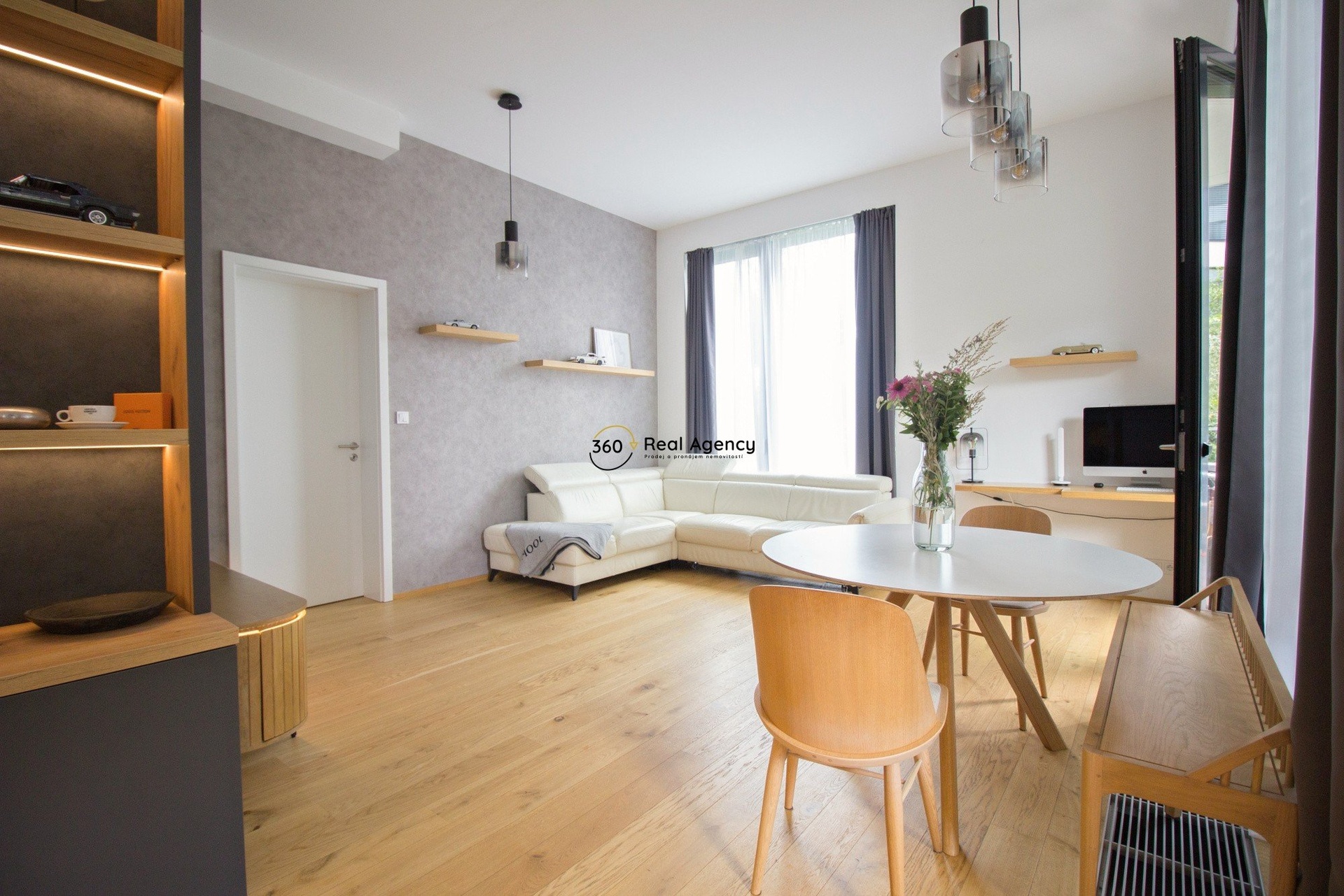 25B5B49B-18BE-49F6-AA48-856A4FB2E095