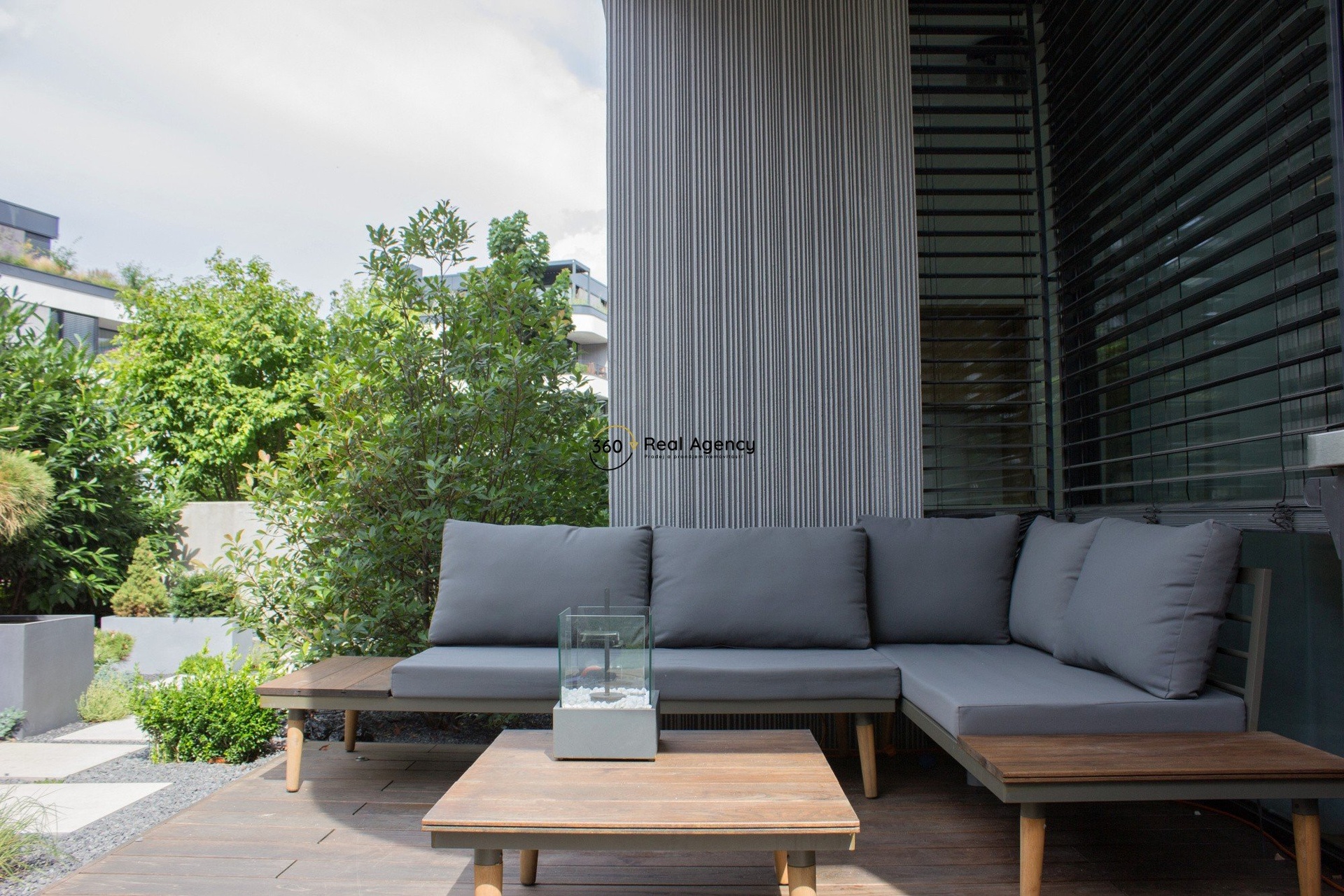 CF368100-F654-419B-9490-E18E94BE2D49