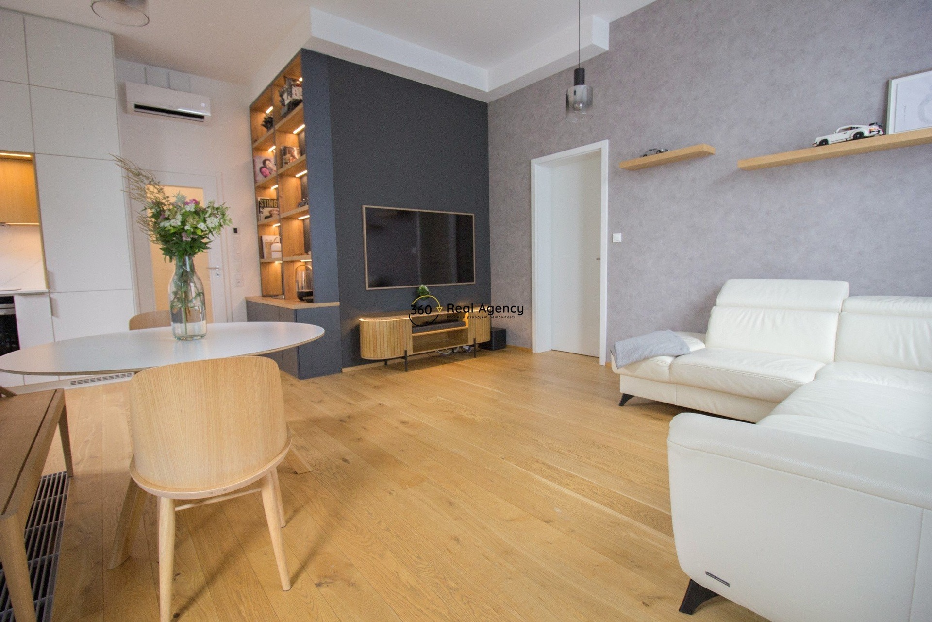 D202FDE9-53E3-4F3F-9069-680F2A93A06C