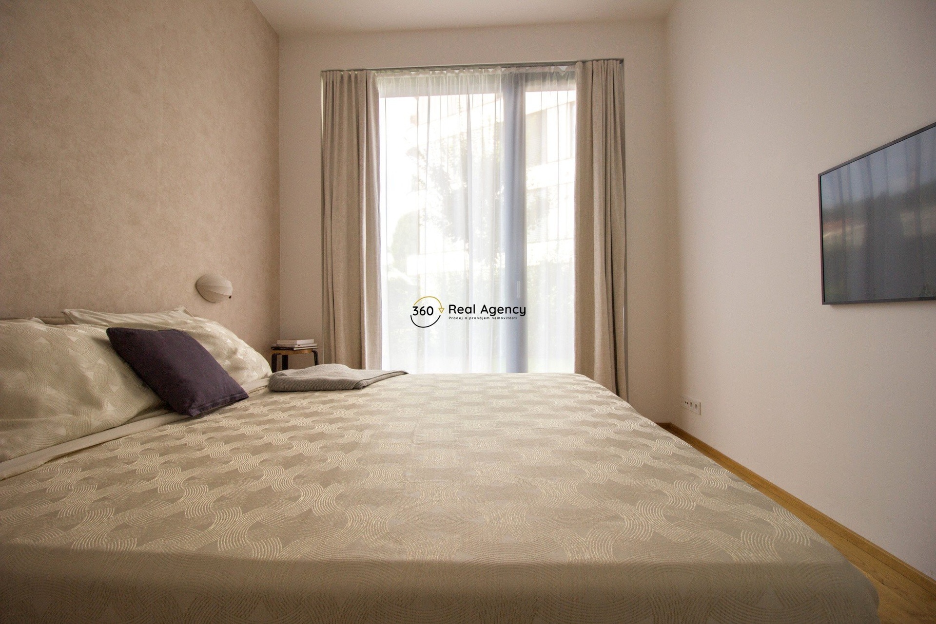 C9225CD5-EC5B-493E-8735-220F251D391A