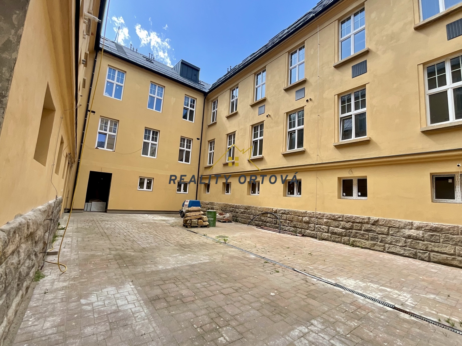 Dům
