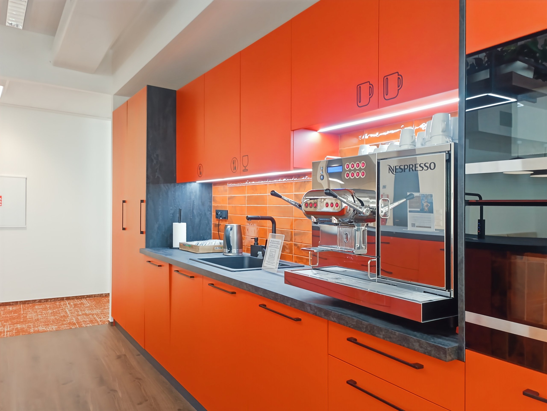 Signature_Prague, Signature OFFY_Czech Republic_Ce