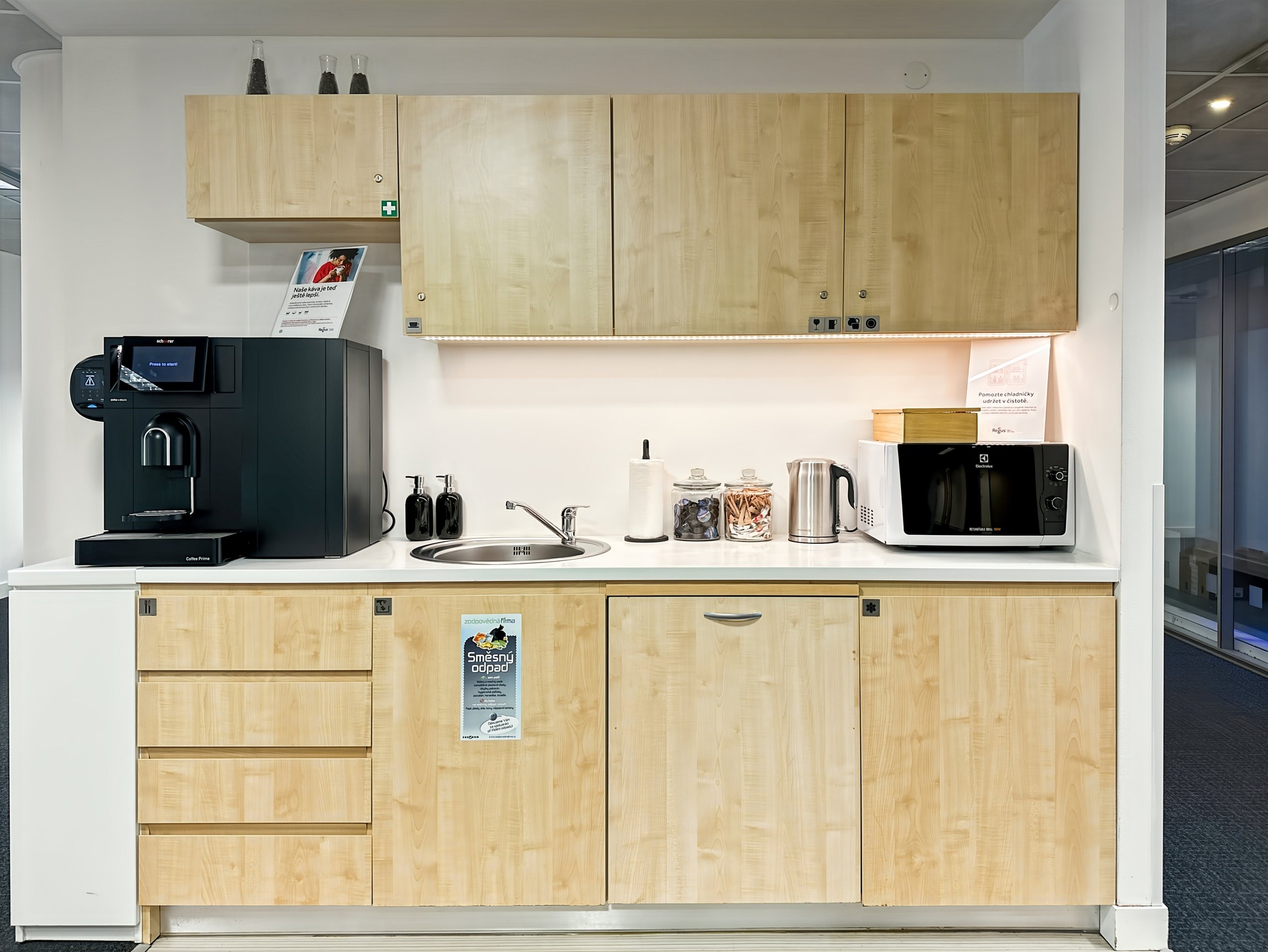 Regus_Prague, Zlaty Andel_Czech Republic_Centre 1791_Refresh area