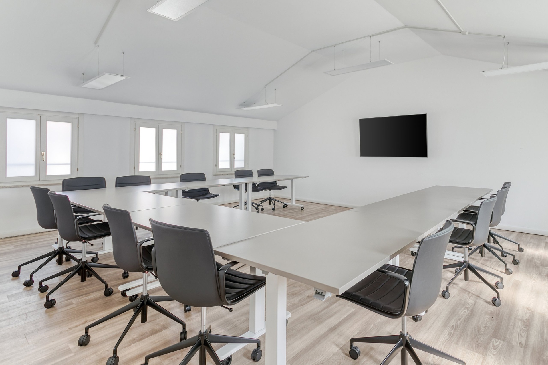 Regus Riva Gulli 5740 Trieste Italy Large Meeting