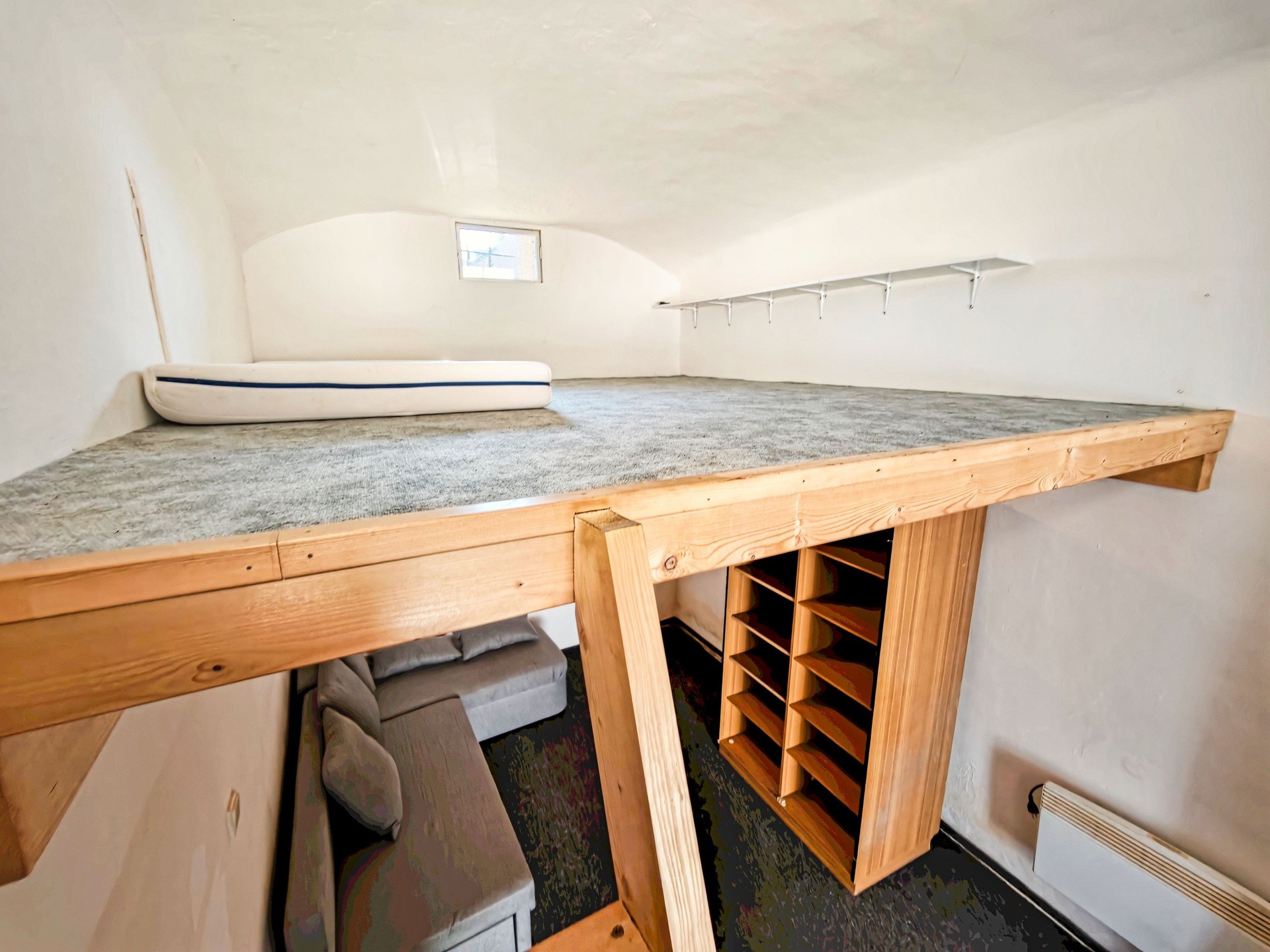 Pronájem ateliéru s obytným patrem 19 m&sup2;, Par