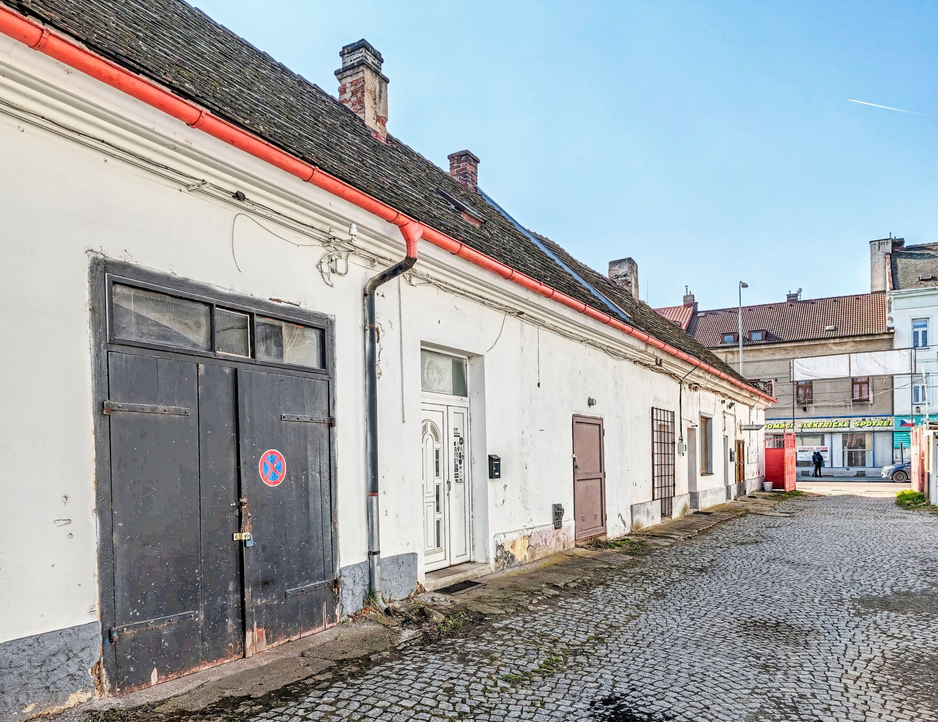 Pronájem ateliéru s obytným patrem 19 m&sup2;, Par