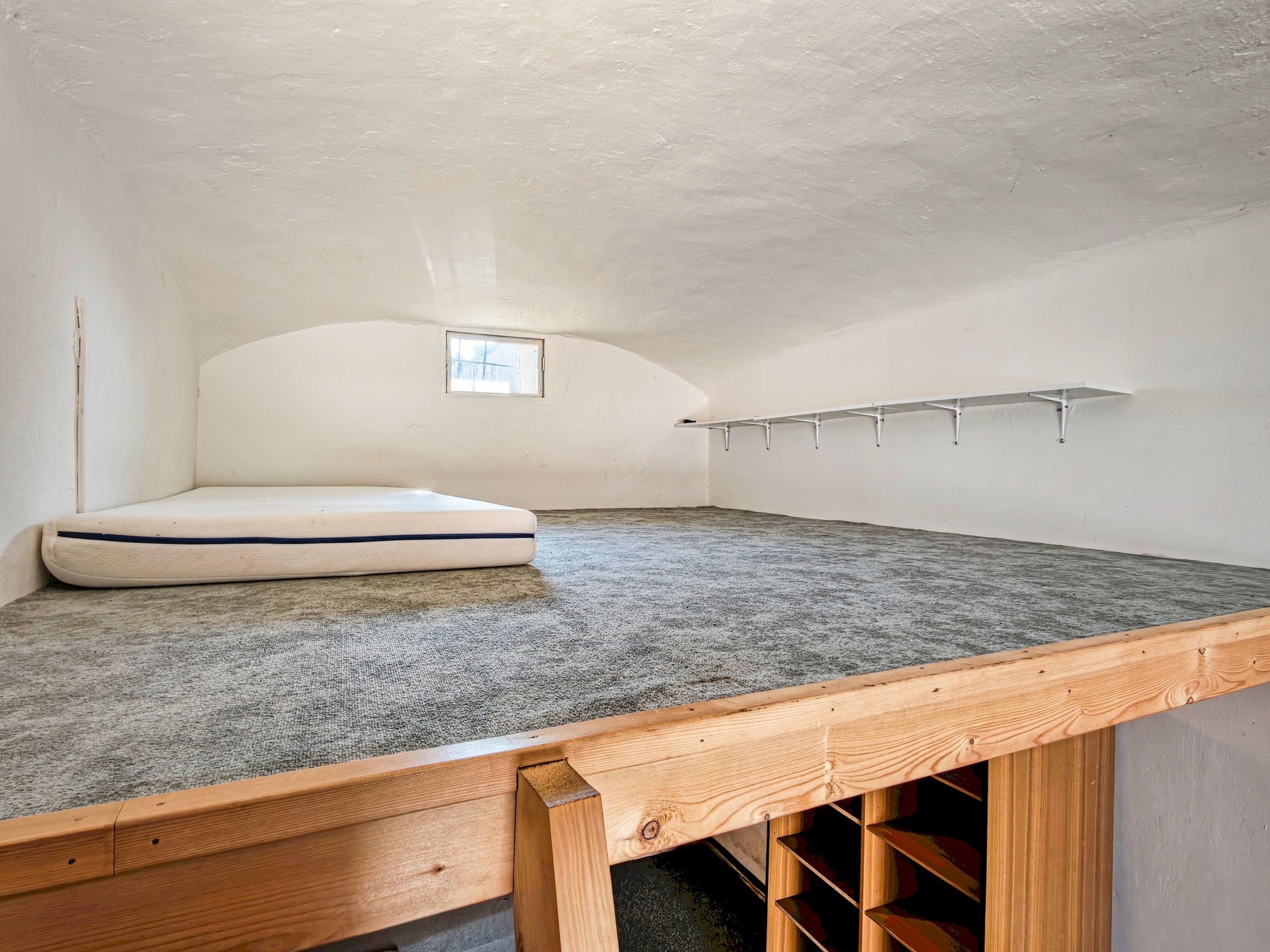 Pronájem ateliéru s obytným patrem 19 m&sup2;, Par