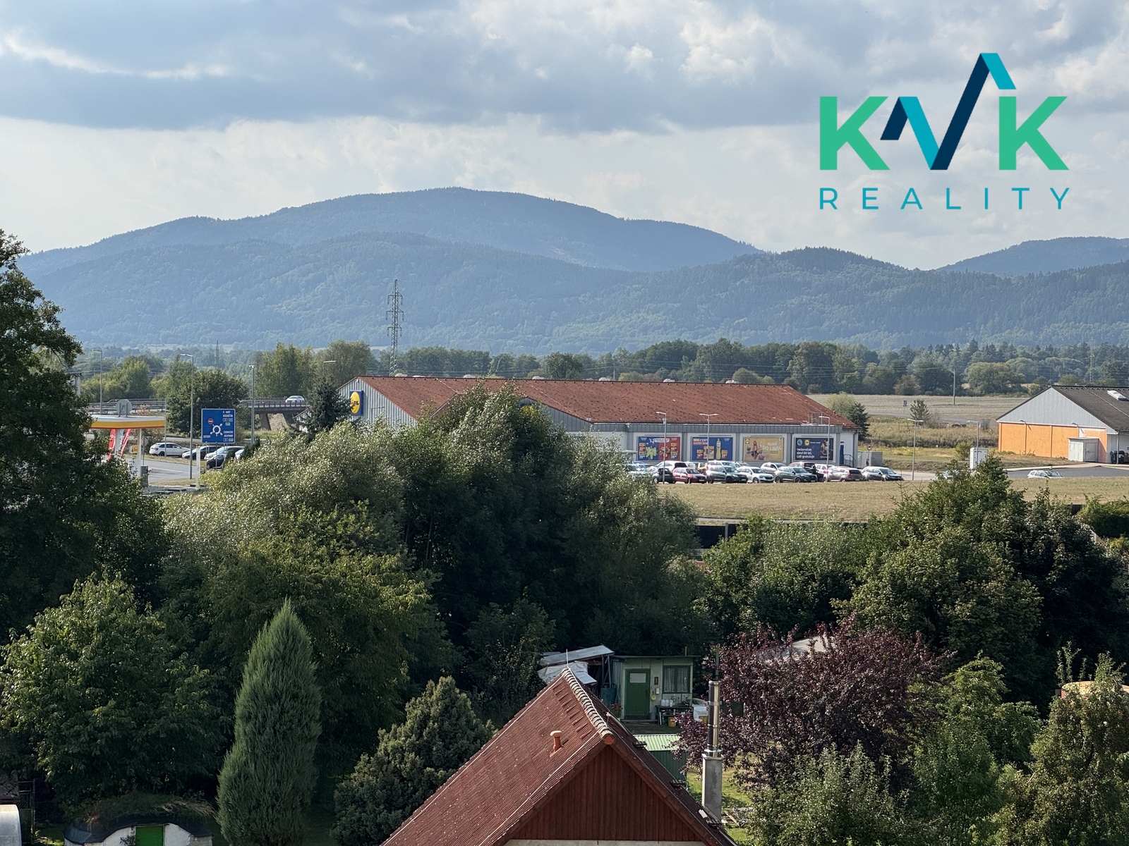 Pohled z okna na síť obchodních řetězců