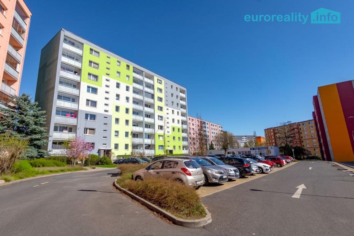 pohled na dům z ulice