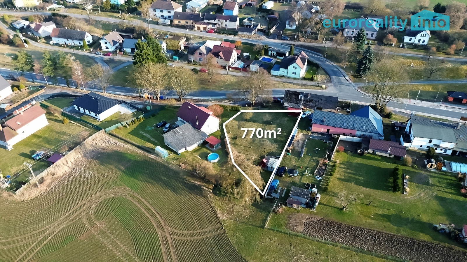 Letecký pohled na pozemek a okolí