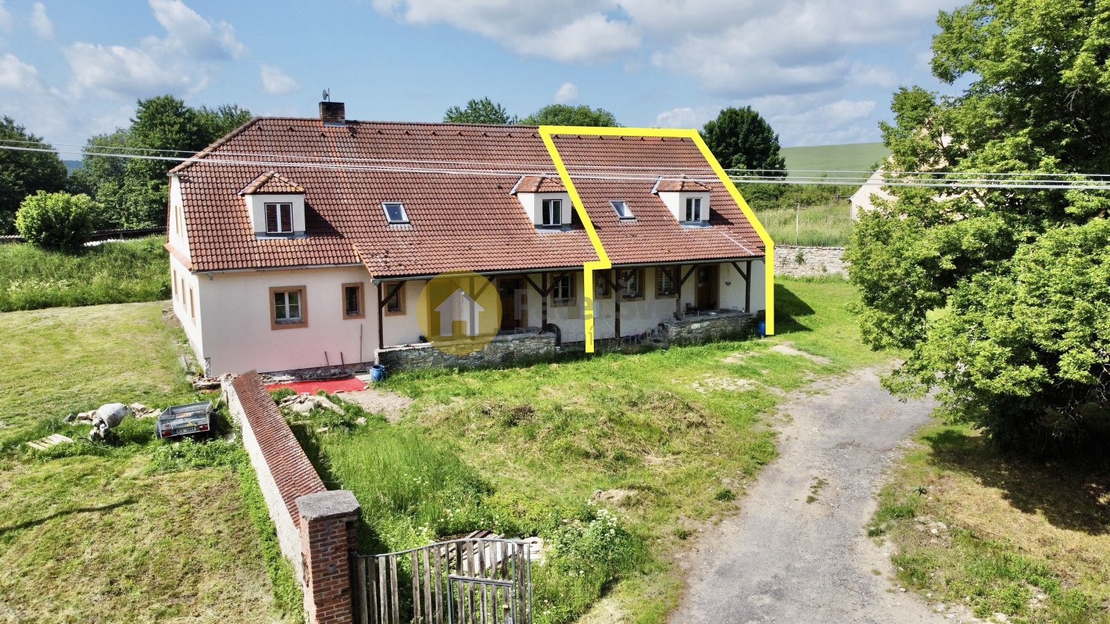 Celkový pohled na dům - část k pronájmu