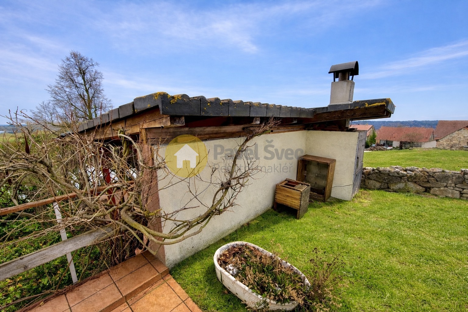 Navazující udírna na kryté posezení